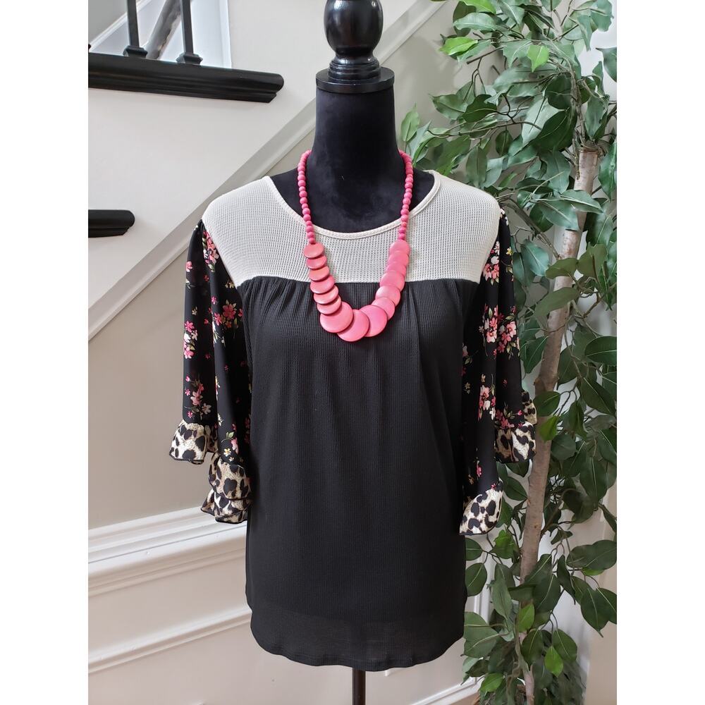 Celeste Top Blouse Women Size Small Black & Beige Floral Short Sleeve Round Neck
